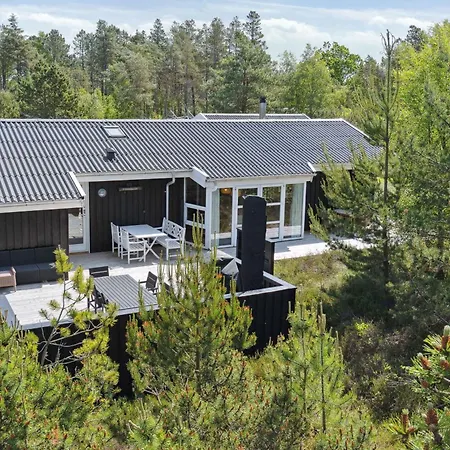 Private Retreat Near & Nature Holiday home Aalbaek